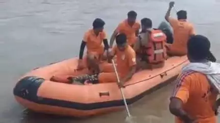 दीगोद: दीगोद थाना क्षेत्र के निमोदा हरिजी चंबल नदी में बहे 6 लोगों की तलाश में जुटी पुलिस व SDRF, 2 शव मिले