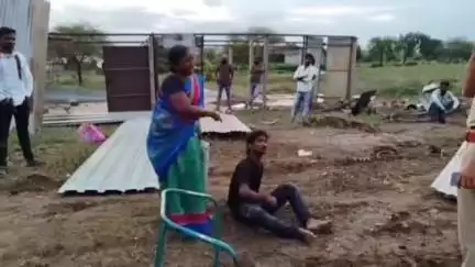 पाटोदा: पारधी समाजाच्या वस्तीवर पाटोदा येथे जेसीबी फिरून घरी उध्वस्त करण्यात आले