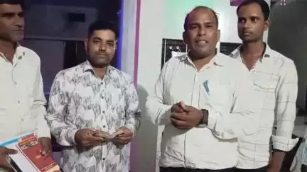 राजगढ़: ढिंगलिया खेड़ी के भैरू सिंह दांगी ने पैसे और दस्तावेज से भरा झोला लौटाकर ईमानदारी की मिसाल पेश की
