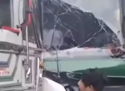 शिमला शहरी: शिमला में टूटीकंडी के पास बस और ट्रक के बीच हुई जबरदस्त टक्कर, दोनों ओर लगा लंबा जाम