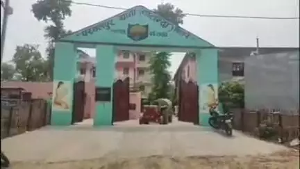 परवलपुर बाजार में शराब के नशे में धूत एक नशेड़ी को पुलिस ने किया गिरफ्तार