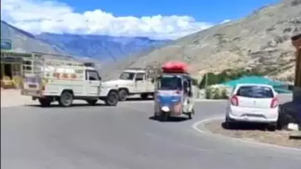 हंगरंग: किन्नौर के विभिन्न क्षेत्रों में केरल से आए ऑटो रिक्शा में देसी व विदेशी पर्यटक ज़िले की संस्कृति से हो रहे हैं अवगत