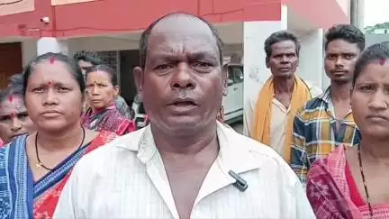 ସମ୍ବଲପୁର ମ୍ୟୁନିସିପାଲଟି: ଜିଲ୍ଲାପାଳଙ୍କ କାର୍ଯ୍ୟାଳୟରେ ଦାବିପତ୍ର ଦେଲେ କିଲାସମା ରାଜସ୍ବ ଗ୍ରାମର ଲୋକେ, ପ୍ରତିକ୍ରିୟା ରଖିଲେ ଶତ୍ରୁଘ୍ନ ଖଡ଼ିଆ