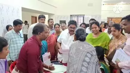 வாணியம்பாடி: 'உங்களுடன் ஸ்டாலின்' திட்ட சிறப்பு முகாம், சின்னவேப்பம்பட்டு பகுதியில் மாவட்ட ஆட்சியர் தலைமையில் தேவராஜ் MLA பங்கேற்பு