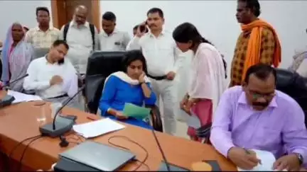 सिवनी: कलेक्ट्रेट सभा कक्ष में जिलास्तरीय जनसुनवाई का आयोजन किया गया