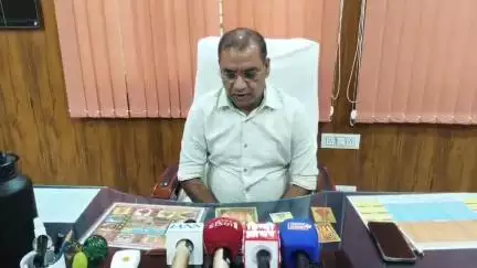 आबकारी कार्यालय पर डिओ दिनेश कुमार ने कावड़ यात्रियों के मार्ग पर दुकानों के ढकने और चेकिंग अभियान पर बयान जारी किया