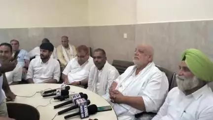 करनाल: पीडब्ल्यूडी रेस्ट हाउस में पूर्व विधायक शमशेर सिंह ने मौजूदा सरकार की कानूनी व्यवस्था पर उठाए सवाल