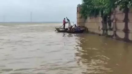 बाढ़: उमानाथ में गंगा नदी में स्नान करते समय 18 वर्षीय युवक डूबा