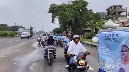 বর্ধমান ২: শক্তিগড় থানার পক্ষ থেকে বৈকন্ঠপুর এক গ্রাম পঞ্চায়েত এলাকায় সেফ ড্রাইভ সেভ লাইফ কর্মসূচির আয়োজনে উপস্থিত বিধায়ক