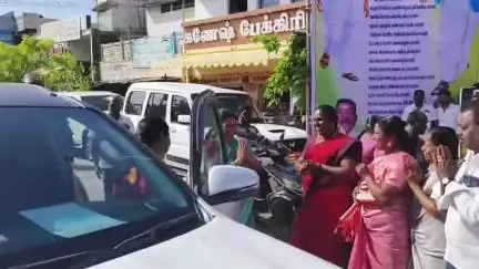 தூத்துக்குடி: காமராஜர் பிறந்த நாள் - VOC மார்க்கெட் முன்பு அவரது சிலைக்கு திமுக சார்பில் கனிமொழி MP மாலை அணிவித்து மரியாதை