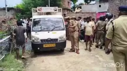 धनघटा: नगुवा गांव में पुलिस अधीक्षक और स्थानीय ग्रामीणों के सहयोग से पोस्टमार्टम के लिए माने परिजन