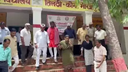 मिर्ज़ापुर: कोन ब्लॉक के हरसिंहपुर मल्लेपुर गांव के बाढ़ प्रभावित क्षेत्र, बाढ़ राहत चौकी व राहत शिविर का डीएम ने किया निरीक्षण