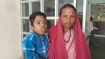 डिंडौरी: बिजौरा गांव: दिव्यांग छात्र को विद्यालय में प्रवेश नहीं मिलने पर परिजनों ने प्रशासन से लगाई गुहार
