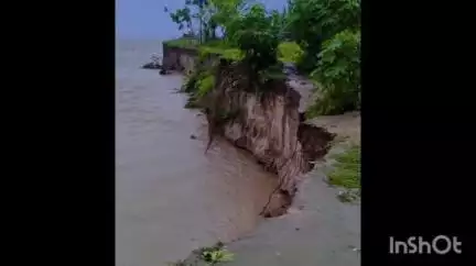 রতুয়া ১: ব্যাপক নদিপারে ভাঙ্গনে বিস্তীর্ণ এলাকা তলিয়ে গেল শ্রীকান্তটোলার, আতঙ্কে এলাকার বাসিন্দারা