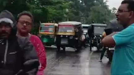 দেগঙ্গা: দেগঙ্গা ব্লকের দেগঙ্গা থানার সামনে বাইক ও টোটোর সংঘর্ষে আহত বাইক আরোহী