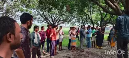 संडीला: संडीला की कताई मिल चौकी क्षेत्र के मुरादनगर में एक बगिया में मोनू नामक युवक का शव फांसी के फंदे पर लटका मिला