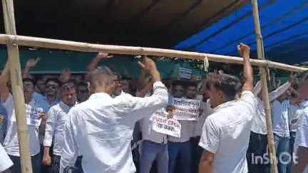 গুৱাহাটী: ধৰ্মীয় সংখ্যালঘুক বিদেশীৰ অপবাদ দি হাৰা-শাস্তি আৰু অমানবীয় উচ্ছেদৰ কৰাৰ বিৰুদ্ধে মহানগৰীৰ চচলত নেমছুৰ প্ৰতিবাদ