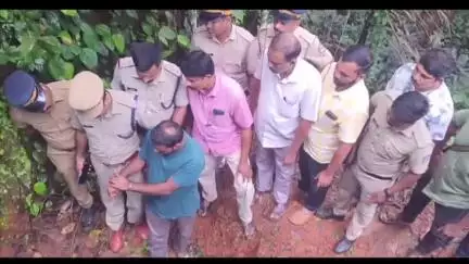 കോഴിക്കോട്: പന്തീരങ്കാവിൽ ബാങ്ക് ജീവനക്കാരിൽ നിന്ന് തട്ടിയെടുത്ത 39 ലക്ഷം രൂപ കുഴിച്ചിട്ട നിലയിൽ കണ്ടെത്തി