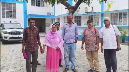 কৃষ্ণনগর ১: কৃষ্ণনগরে পুলিশ সুপারের সঙ্গে দেখা করলেন কালীগঞ্জে বোমার আঘাতে মৃত তামান্নার মা