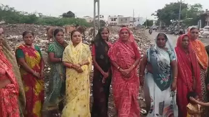 જામનગર શહેર: ગોકુલ નગર વિસ્તારમાં પ્રાથમિક સમસ્યાથી પરેશાન મહિલાઓએ વિરોધ વ્યક્ત કર્યો #jansamasya