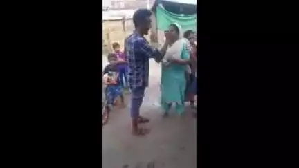गोंडा: मीरपुर गांव में जमीनी विवाद को लेकर दो पक्षों में जमकर हुई मारपीट, लाठी-डंडे चले, वीडियो सोशल मीडिया पर हुआ वायरल