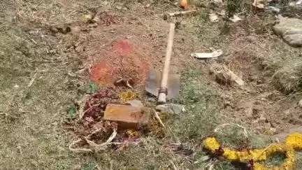 திருப்பத்தூர்: மண்டல நாயன குண்டா பகுதியில் மர்மமான முறையில் இறந்த 11 மாத பெண் குழந்தை உடலை தோண்டி எடுத்து உடற்கூறு ஆய்வு செய்த மருத்துவர்கள்