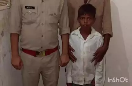 संडीला: ऑपरेशन स्माईल अभियान के तहत थाना संडीला पुलिस ने गुमशुदा 10 वर्षीय बच्चे को सकुशल परिजनों को सौंपा