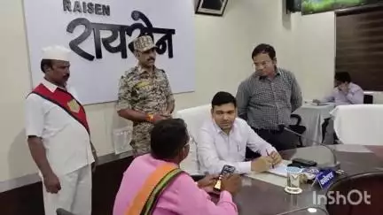 रायसेन: रायसेन में कलेक्टर श्री विश्वकर्मा ने जनसुनवाई में नागरिकों की समस्याओं का किया निराकरण
