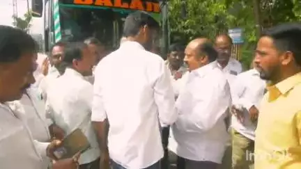 కరీంనగర్: చట్టసభల్లో బీసీలకు 42 శాతం అమలు కోసం బిఆర్ఎస్ పార్టీ ఆధ్వర్యంలో హైదరాబాద్ వెళ్లిన కార్యకర్తలు