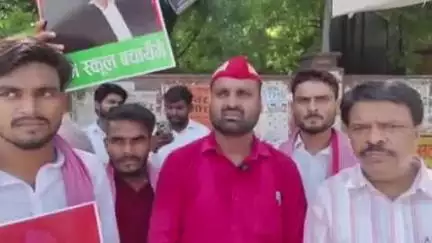 सुल्तानपुर: शिक्षा और कानून व्यवस्था पर सपा का प्रदर्शन, स्कूल बंद करने, बिजली संकट और भ्रष्टाचार पर राज्यपाल को भेजा पत्र