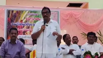 రైతులు ప్రత్యామ్నాయ పంటలపై కూడా దృష్టి పెట్టాలి: వానపల్లిలో ఎమ్మెల్యే బండారు సత్యానందరావు