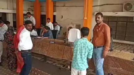 नरसिंहपुर: व्यस्तता के कारण कलेक्टर जनसुनवाई में नहीं पहुंची, जिला पंचायत सीईओ ने सुनीं समस्याएं