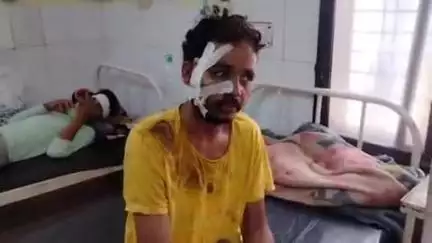 टीकमगढ़: घुवारा के पास पैदल जा रहे युवक को बाइक ने मारी टक्कर, ज़िला अस्पताल भेजा गया