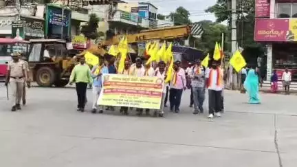 ಚಾಮರಾಜನಗರ: ಬಲವಂತದ ಹಿಂದಿಯೇರಿಕೆ ಕೈಬಿಡಿ, ದ್ವಿಭಾಷಾನೀತಿ ಜಾರಿಗೆ ಮಾಡಿ, ಕದಂಬ ಕನ್ನಡ ಸೇನೆ  ಚಾಮರಾಜನಗರದಿಂದ ಬೆಂಗಳೂರಿಗೆ ಜಾಥಾ