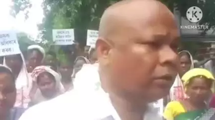 গোলাঘাট: চাহ শ্ৰমিকৰ প্ৰাপ্য মজুৰি বৃদ্ধিৰ লগতে বিভিন্ন সমস্যা সমাধানৰ দাবীত পদুমনী চাহ বাগিচাত উত্তাল প্ৰতিবাদ চাহ মজদুৰ সংঘৰ