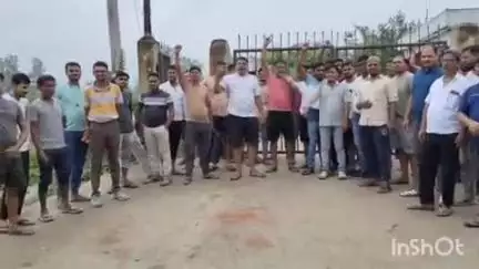 परैया: परैया बाजार में बिजली कटौती से व्यापारियों में आक्रोश, 'परैया जेई मुर्दाबाद' के नारे लगे