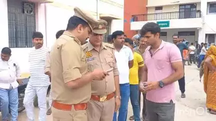 हरदोई: आवास विकास कॉलोनी में एक युवक ने घर के अंदर रस्सी के फंदे से फांसी लगाकर की आत्महत्या
