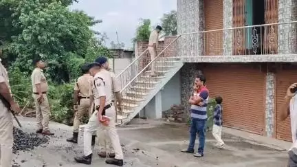 हरनौत: कल्याण बीघा स्टेशन रोड पर परिवार को बंधक बनाकर बदमाशों ने हथियार के बल पर लूटे ₹2 लाख नगद और जेवरात