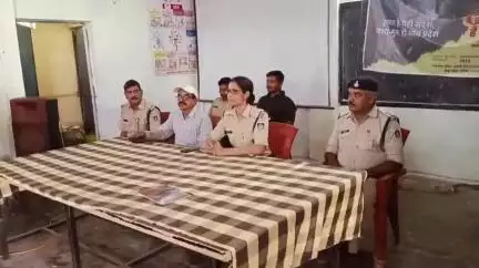 रीठी: रीठी एक्सीलेंस स्कूल में नशा मुक्ति अभियान की शुरुआत, थाना प्रभारी रहे उपस्थित