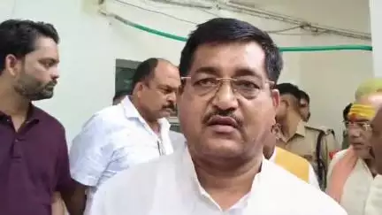 #जल_शक्ति_मंत्री #रामकेश_निषाद का जनपद #ललितपुर दौरा,कलेक्ट्रेट में #अधिकारियों के साथ की बैठक #किसानों को #मुआबजा
