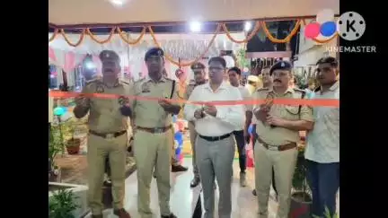 फूलपुर: फूलपुर कोतवाली परिसर में SP हेमराज मीणा ने नवनिर्मित थाना प्रभारी कक्ष का उद्घाटन किया