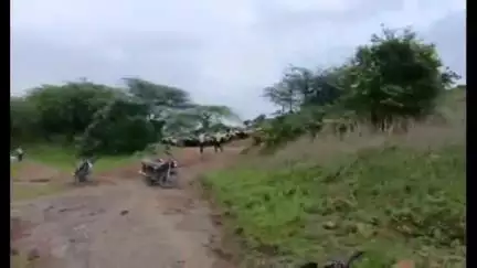 धुळे: आमदड गावात मेंढपाळ आणि गावकऱ्यांमध्ये तुफान हाणामारी; दोन जण जखमी व्हिडिओ व्हायरल