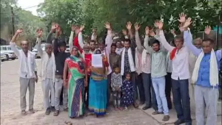 छतरपुर नगर: 7 वर्षों से अंधेरे में रहने को मजबूर हैं ग्राम सोरखी के ग्रामीण, कलेक्टर की जनसुनवाई में दिया आवेदन #jansamasya