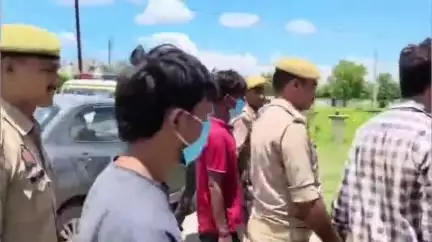 भिनगा: नरायनपुर खड़ंजा मार्ग से अवैध शस्त्रों की खरीद-फरोख्त के मामले में 4 आरोपी गिरफ्तार, SP ने भिनगा में दी जानकारी