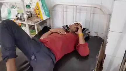 टीकमगढ़: मस्तापुर गांव में दो लोगों ने दो लोगों के साथ की मारपीट, कुल्हाड़ी से किया हमला, घायल ज़िला अस्पताल में भर्ती