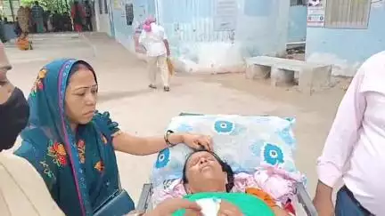 समस्तीपुर: दौलतपुर चौक के पास अनियंत्रित बाइक की टक्कर से ठेला चालक व महिला गंभीर रूप से घायल, अस्पताल में भर्ती