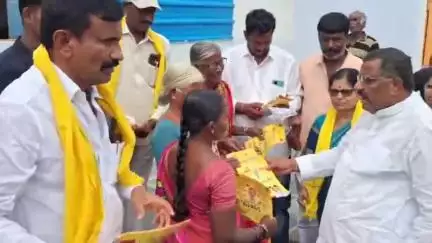 కొత్తపల్లి గ్రామంలో కాలువల సమస్యలను వెంటనే పరిష్కరించాలని అధికారులను ఆదేశించిన ఎమ్మెల్యే కోట్ల జయ సూర్య ప్రకాష్ రెడ్డి
