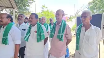 கண்டச்சிபுரம்: அரகண்டநல்லூர் ஒருங்கிணைந்த வேளாண்மை துறை அலுவலகம் முன்பு விவசாயிகள் சங்கங்களின் கூட்டமைப்பு சார்பில் கண்டன ஆர்ப்பாட்டம்