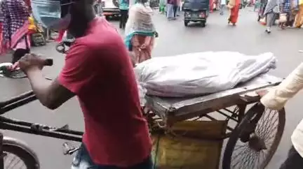 বহরমপুর: চুনাখালি নিমতলায় ঝুলন্ত অবস্থায় এক যুবকের মৃতদেহ উদ্ধার, ময়নাতদন্ত হচ্ছে বহরমপুর মর্গে