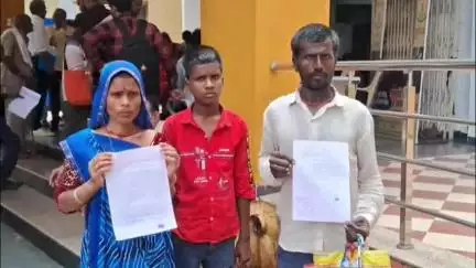 सागर: बलयालपुरा में रोड निर्माण के साथ नाली का निर्माण नहीं होने से बारिश में घरों में भर रहा पानी, लोग परेशान #jansamasya
